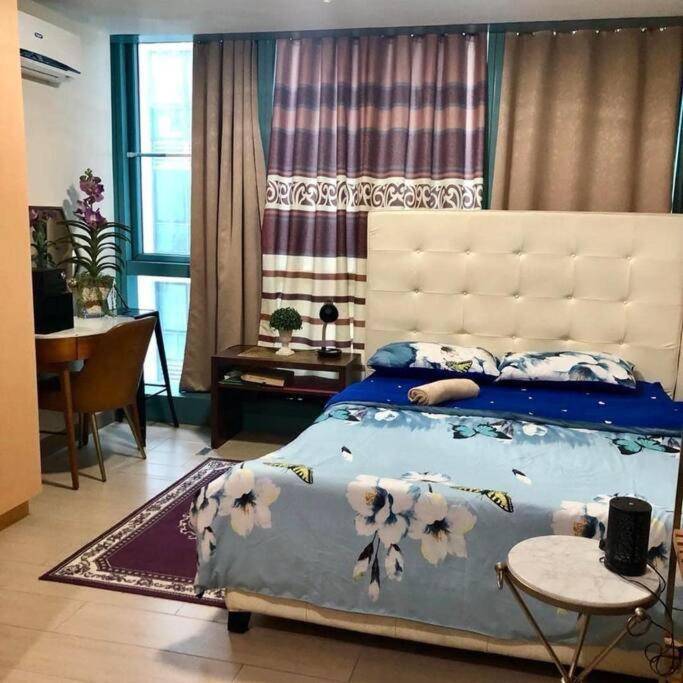 Appartamento 1Br One Uptown Near Uptown Mall Bgc Manila Esterno foto